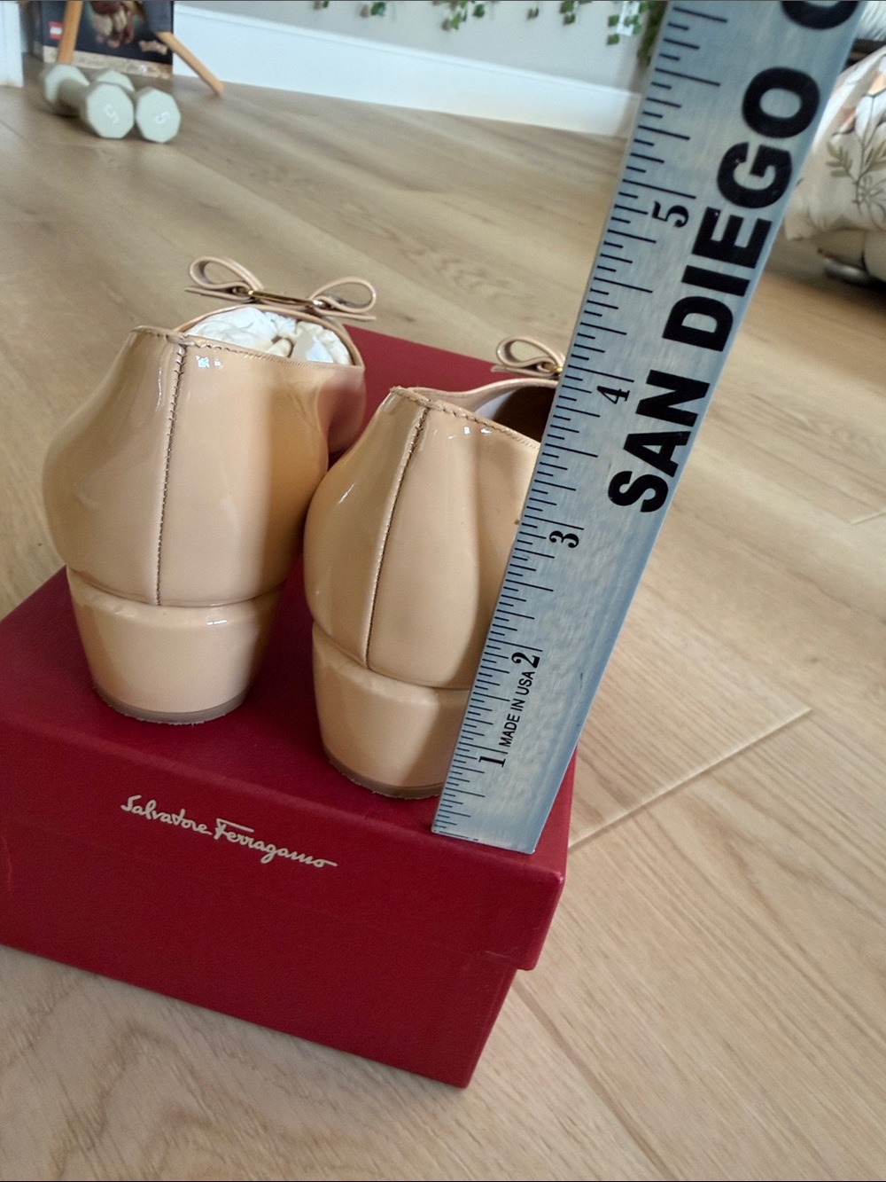 Salvatore Ferragamo Beige Patent Vara Bow Pumps - Picture 5 of 11